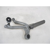 FRONT FOOTREST OEM N. 4360033E00 SPARE PART USED MOTO SUZUKI GSX R 750 (1994 - 2003) DISPLACEMENT CC. 750  YEAR OF CONSTRUCTION 1996