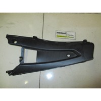SIDE FAIRING OEM N. 1-000-030-240 SPARE PART USED SCOOTER GILERA NEXUS 500 M352M (2009/2012) DISPLACEMENT CC. 500  YEAR OF CONSTRUCTION 2008