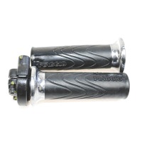 HANDLEBAR GRIPS OEM N. CM090706 SPARE PART USED SCOOTER PIAGGIO LIBERTY 50 S I-GET (2016 - 2018) DISPLACEMENT CC. 50  YEAR OF CONSTRUCTION 2017