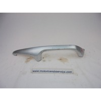 PILLION HANDLE OEM N. 4621010G00YD8 SPARE PART USED SCOOTER SUZUKI BURGMAN 650 ( 2002 - 2003 ) DISPLACEMENT CC. 650  YEAR OF CONSTRUCTION 2003