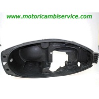 HELMET BOX OEM N. AP8179447  SPARE PART USED SCOOTER APRILIA ATLANTIC 300 ( 2010 - 2014 ) DISPLACEMENT CC. 300  YEAR OF CONSTRUCTION 2011