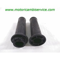 HANDLEBAR GRIPS OEM N. CM088202 SPARE PART USED SCOOTER PIAGGIO X10 350 IE EXECUTIVE (2011 - 2017) DISPLACEMENT CC. 350  YEAR OF CONSTRUCTION 2013